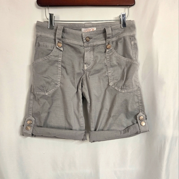 LaRok Pants - LaRoc Gray Summer Shorts  Roll up Cuffs. Size 4
